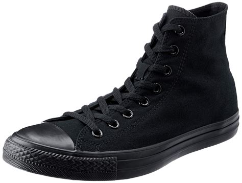 Schwarze Chucks .